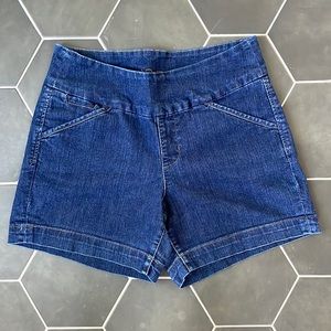 JAG Jeans Pull on 5 in inseam | Medium